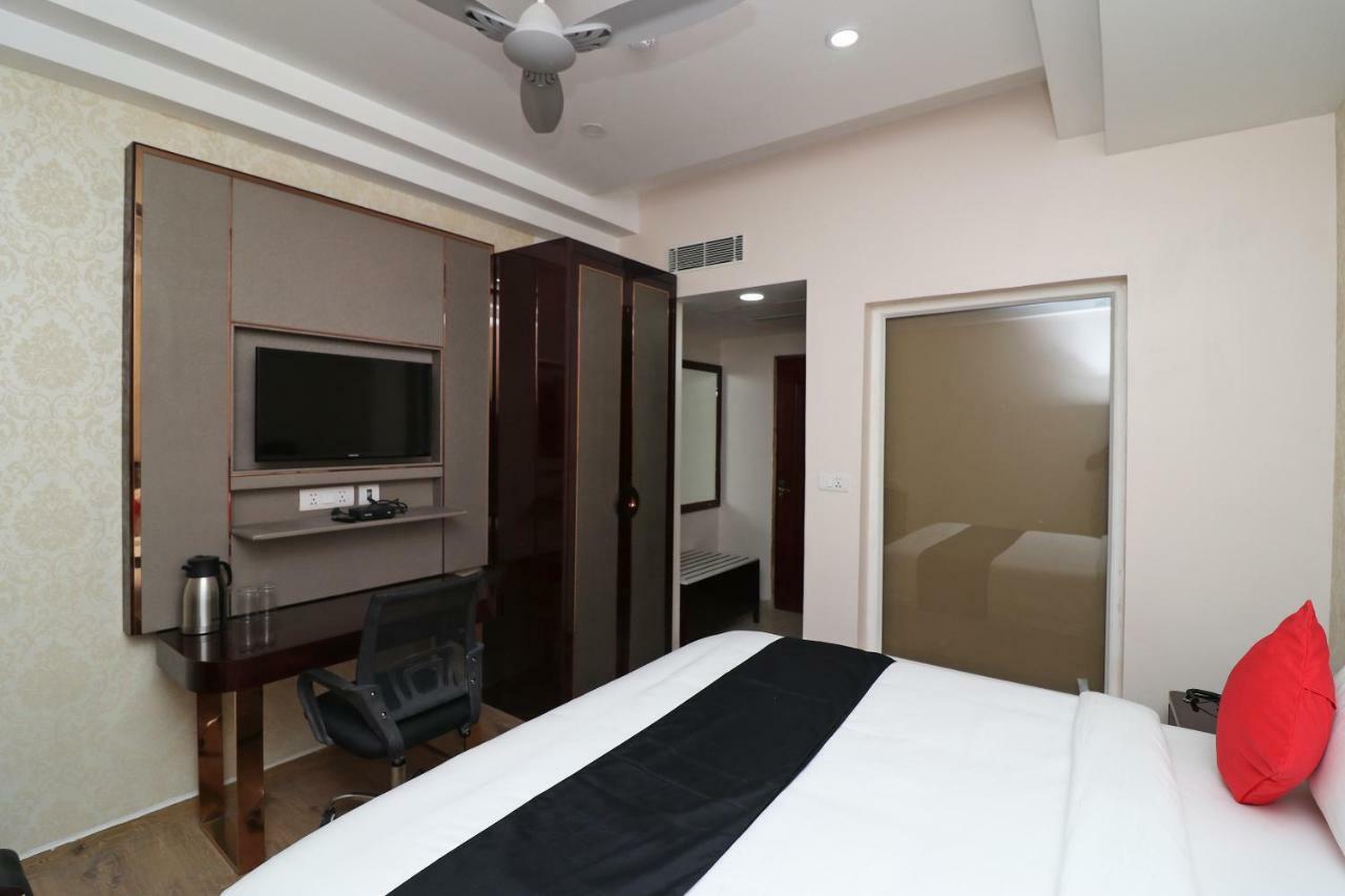 Capital O 37152 Naveen Continental Prayagraj Exterior photo